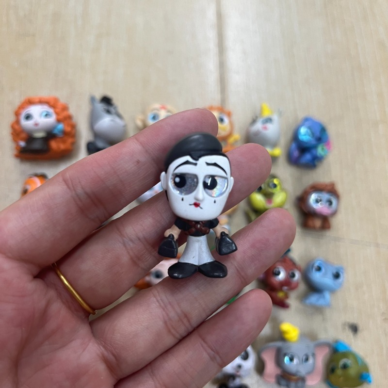 อะนิเมะตัวเลข Disney Doorables - Elsa Gadget บทวิจารณ์และราคา